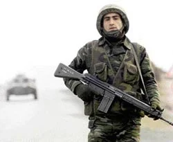 AB istedi, asker sınırdan çekiliyor