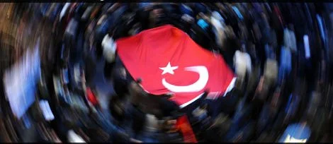 Acımasızca vururuz