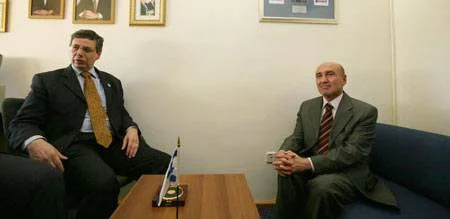 Ayalon özür diledi