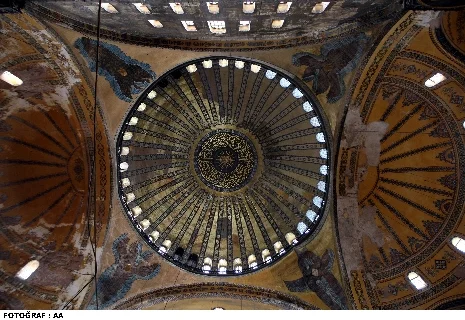 Ayasofya'da 17 yıllık iskele söküldü