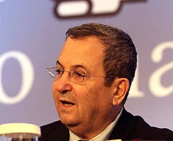 Barak, Davutoğlu ile görüştü