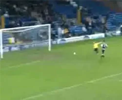 Bomboş kaleye giden top gol olmadı