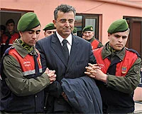 Dönmez: Kuklaların özgürlüğü olmaz