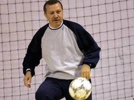 Erdoğan maç yaparken omuzu çıktı
