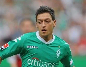 Futbolu ve duruşuyla ırkçılığı da yendi