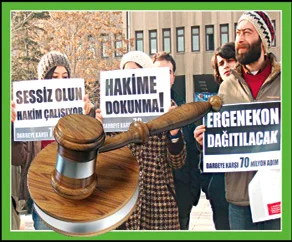 Hakim ile savcıya kurşuna protesto