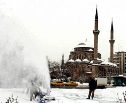 Hayatlarında ilk kez kar gördüler