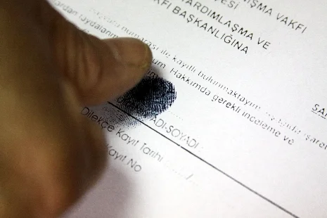 İmza yerine parmak basanlara okuma yazma kursu