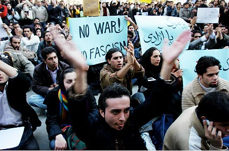 İran'da öğrenci protestoları devam ediyor