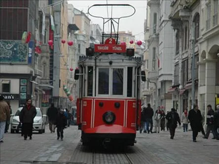 İstanbul Taksim'de TEKEL işgali