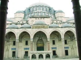 Kameralar önünde 500 yıllık tarihi çaldı