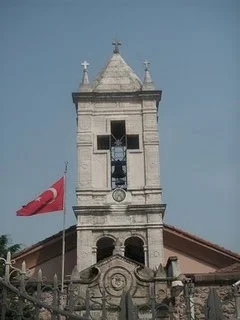 Kilisenin sitesine Türk bayrağı!