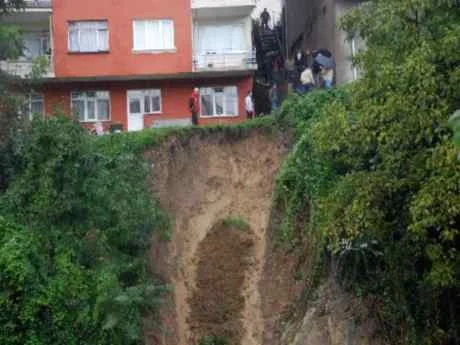Kocaeli'nde heyelan