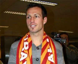 Lucas Neill kontrolden geçti