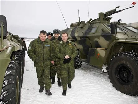 Medvedev de Putin'in yolunda