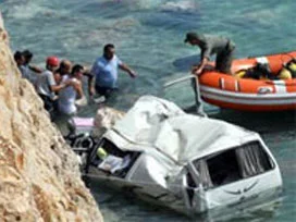 Minibüs denize uçtu: 4 ölü, 12 yaralı