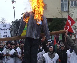 Mısır konsolosluğu önünde protesto