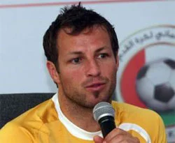 Neill imzaya geliyor