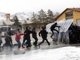 Polis Polisle çatıştı