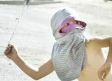 Polis taşlayan çocuğa 13 yıl hapis