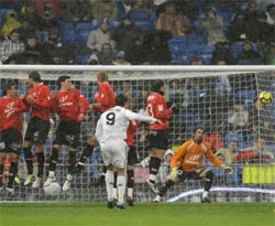 R. Madrid zirve yarışını bırakmıyor