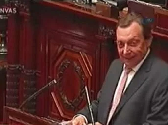 Sarhoş senatörden komedi şov