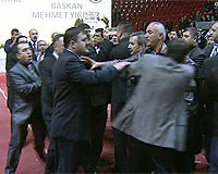 Şoförler CHP'li vekili yumrukladı