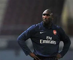Sol Campbell yuvaya dönüyor