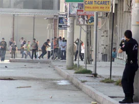 Taş atan çocuklara yapılan baskı