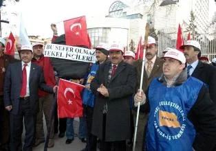 TEKEL işçileri eyleme devam dedi...