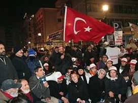 Tekel işçilerinin oturma eylemi sürüyor