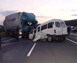 TIR ile minibüs çarpıştı: 5 ölü