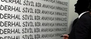 ''Türkiye'nin Önceliği Yeni Anayasa Olmalı''
