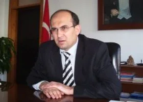 Yardım götüren kaymakam kaza geçirdi