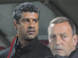 Antalyalı oyuncu Rijkaard'ı mahkemeye veriyor