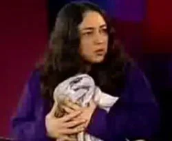 Babasının kanlı gömleği ile ekrana çıktı