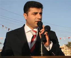 'Başbakan milliyetçi rüzgara kapıldı'