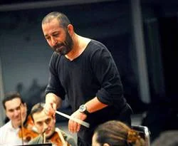 Cem Yılmaz orkestra yönetirse