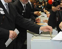 Demirören yeniden başkan