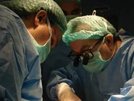 Doktorlar kavga ederken, bebek ölü doğdu