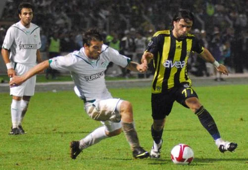 Fenerbahçe yolu 'yarı'ladı