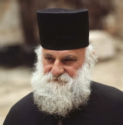 "Her karakola bir papaz"
