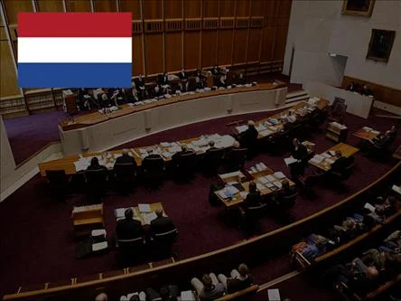 Hollanda'da hükümet çöktü