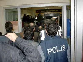 İki kaçak sınırda yakalandı