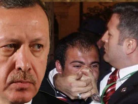 İspanya'da ayakkabılı saldırı anı