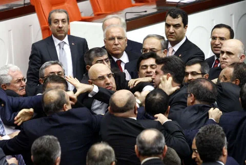 MHP'li korumalar baskına kalkıştı
