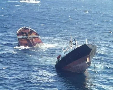 Mısır'da seyahat gemisi rıhtıma çarptı: 3 ölü