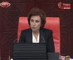 Mumcu, Arınç'ın özrünü beğenmedi