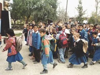 Öğrenciler okula dönüyor