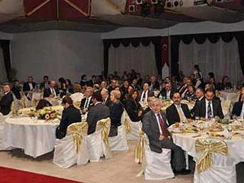 Rektör karşılamayınca, komutan kapıdan döndü